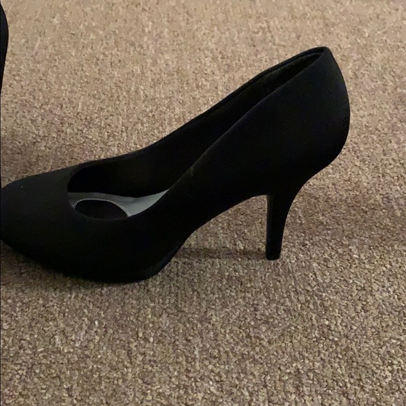 Heels - Picture 2 of 3